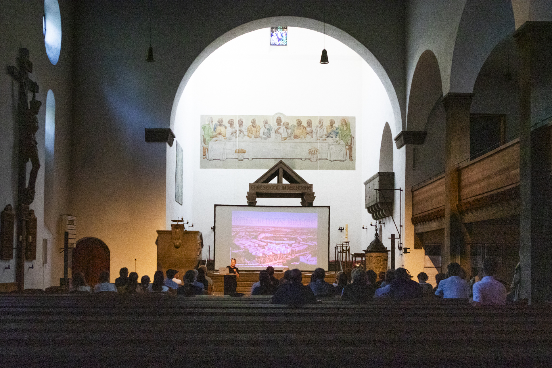 Umbaukirche studio sebastian klawiter INA LAUX Sabine Tastel Christopher Dell Kirchenumbau Transformation bilder evi lemberger